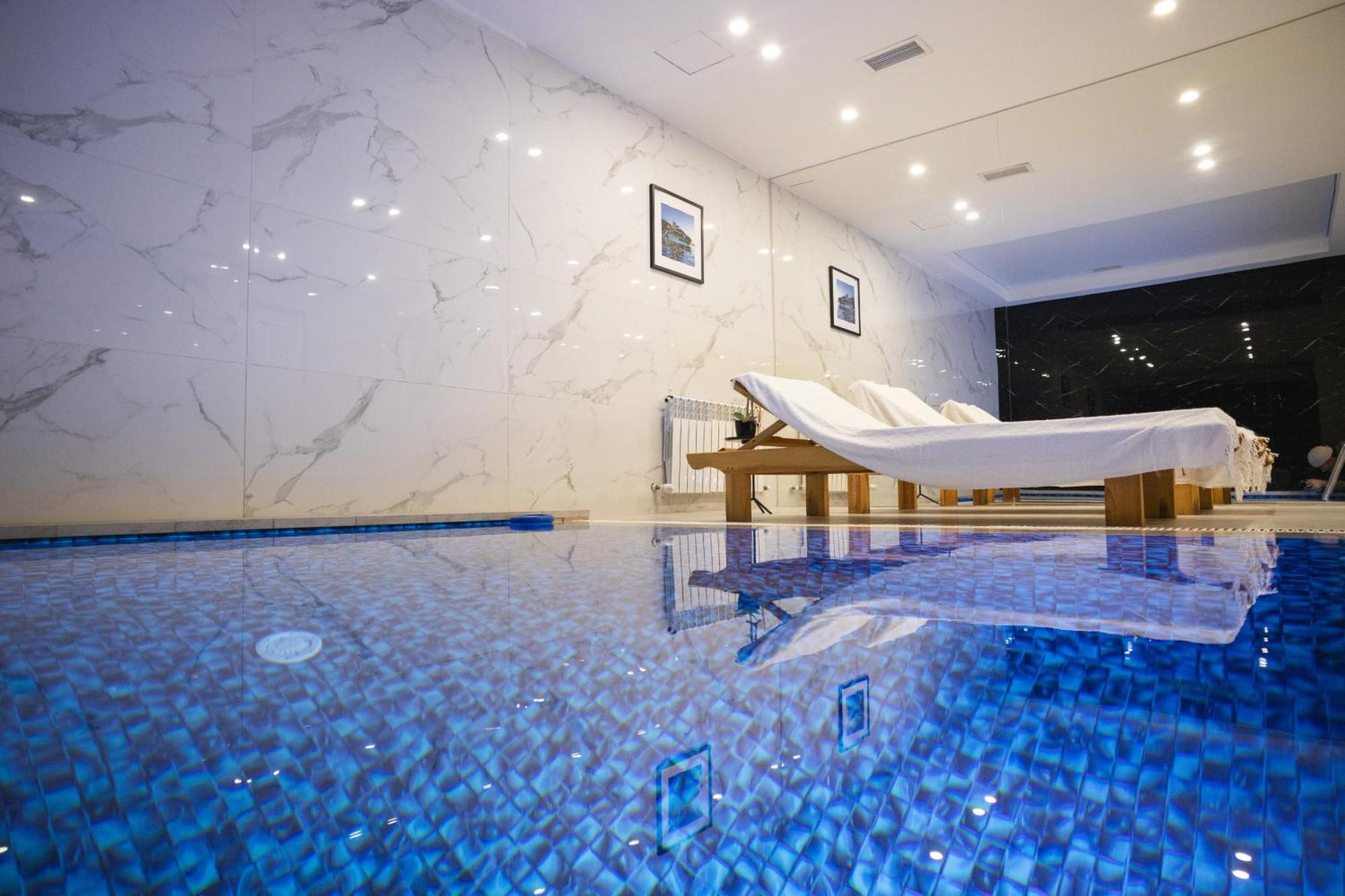 Resident Hotel Kazybek Bi Алматы Экстерьер фото